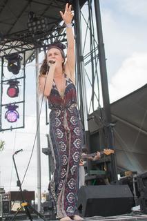 Zella Day feet photo thumbnail
