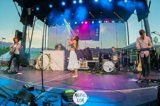 Zella Day feet photo thumbnail