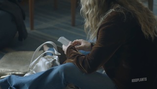 Zella Day feet photo thumbnail