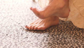 Zella Day feet photo thumbnail