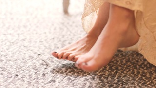 Zella Day feet photo thumbnail