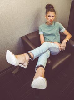 Zendaya feet photo thumbnail