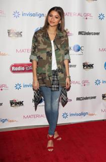 Zendaya feet photo thumbnail