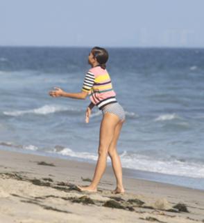 Zendaya feet photo thumbnail
