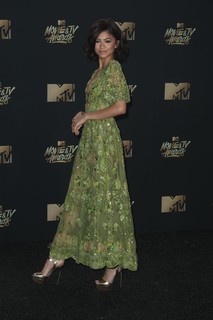 Zendaya feet photo thumbnail