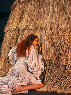 Zendaya feet photo thumbnail