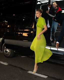 Zendaya feet photo thumbnail