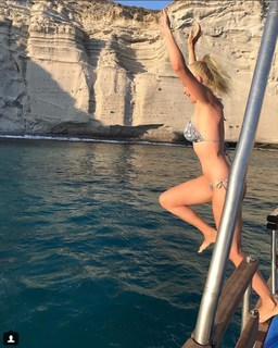 Zeta Makrypoulia feet photo thumbnail