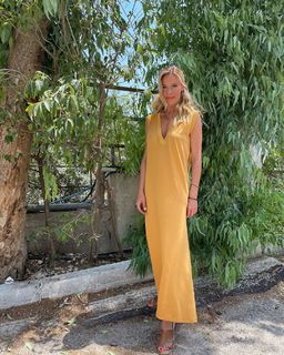 Zeta Makrypoulia feet photo thumbnail