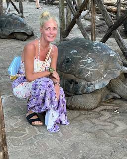 Zeta Makrypoulia feet photo thumbnail