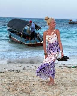 Zeta Makrypoulia feet photo thumbnail