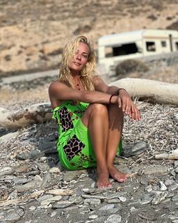 Zeta Makrypoulia feet photo thumbnail