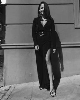 Zeynep Bastik feet photo thumbnail