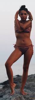 Zeynep Bastik feet photo thumbnail