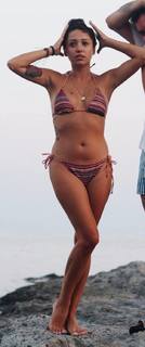 Zeynep Bastik feet photo thumbnail