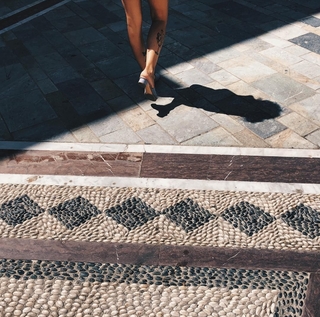 Zeynep Bastik feet photo thumbnail