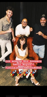 Zeynep Bastik feet photo thumbnail