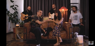Zeynep Bastik feet photo thumbnail
