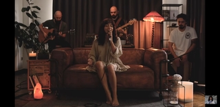 Zeynep Bastik feet photo thumbnail
