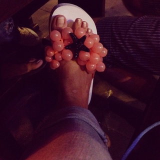 Zeynep Bastik feet photo thumbnail