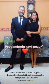 Zeynep Bastik feet photo thumbnail