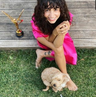 Zeynep Bastik feet photo thumbnail