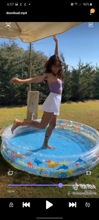 Zeynep Bastik feet photo thumbnail