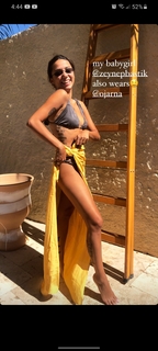 Zeynep Bastik feet photo thumbnail