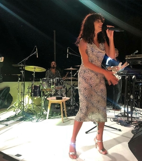 Zeynep Bastik feet photo thumbnail
