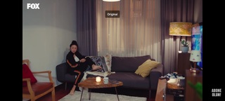 Zeynep Bastik feet photo thumbnail