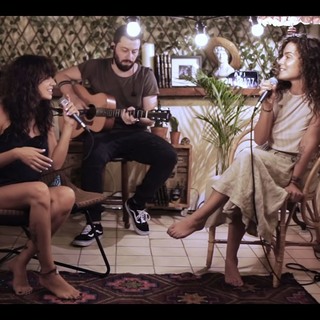 Zeynep Bastik feet photo thumbnail