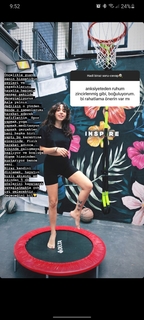 Zeynep Bastik feet photo thumbnail