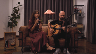 Zeynep Bastik feet photo thumbnail