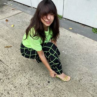 Zeynep Bastik feet photo thumbnail