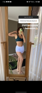 Zeynep Bastik feet photo thumbnail
