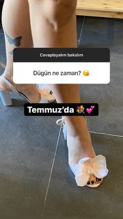 Zeynep Bastik feet photo thumbnail