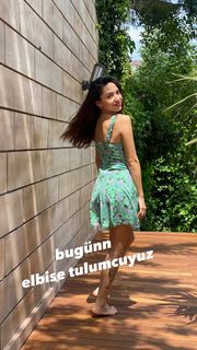 Zeynep Bastik feet photo thumbnail