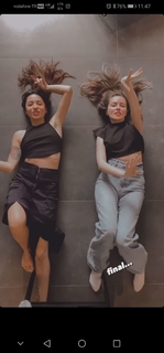 Zeynep Bastik feet photo thumbnail