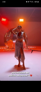 Zeynep Bastik feet photo thumbnail