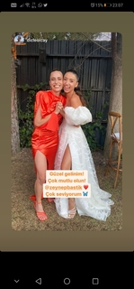 Zeynep Bastik feet photo thumbnail