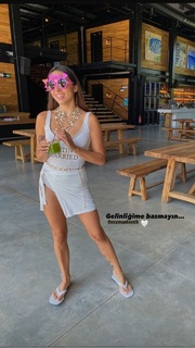 Zeynep Bastik feet photo thumbnail