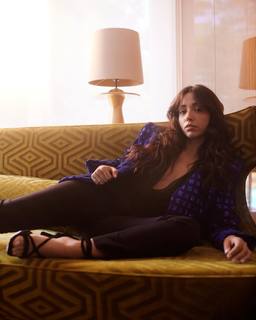 Zeynep Bastik feet photo thumbnail