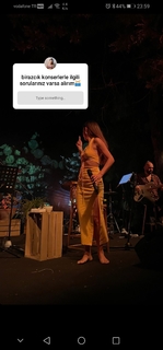Zeynep Bastik feet photo thumbnail