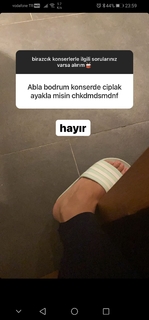 Zeynep Bastik feet photo thumbnail