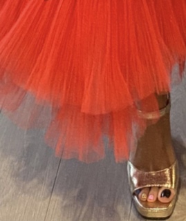 Zeynep Bastik feet photo thumbnail