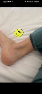 Zeynep Bastik feet photo thumbnail