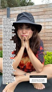 Zeynep Bastik feet photo thumbnail