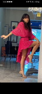 Zeynep Bastik feet photo thumbnail
