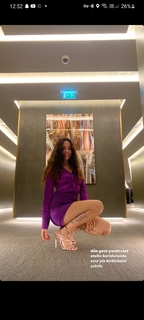 Zeynep Bastik feet photo thumbnail