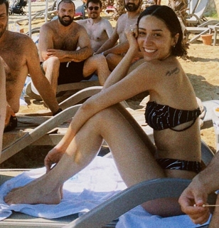 Zeynep Bastik feet photo thumbnail